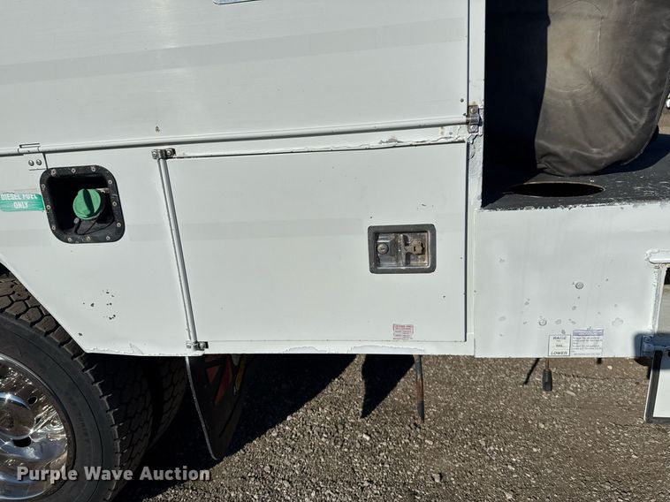 image for item EG2409 2015 Ford F550 Super Duty  SuperCab bucket truck