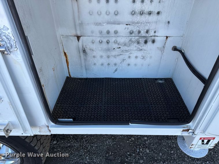 image for item EG2409 2015 Ford F550 Super Duty  SuperCab bucket truck