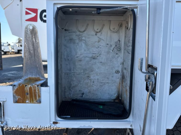 image for item EG2409 2015 Ford F550 Super Duty  SuperCab bucket truck