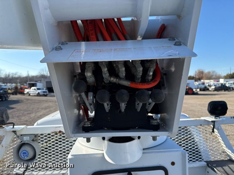 image for item EG2409 2015 Ford F550 Super Duty  SuperCab bucket truck