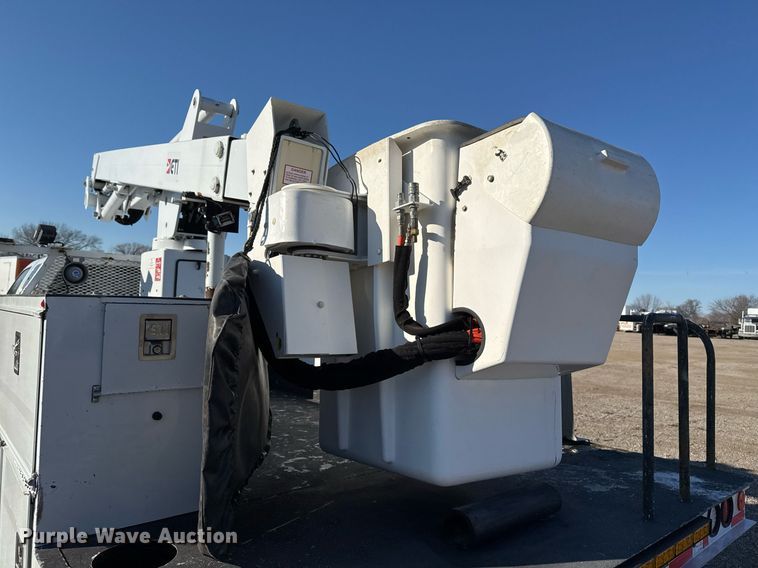 image for item EG2409 2015 Ford F550 Super Duty  SuperCab bucket truck