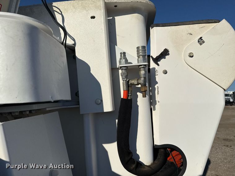 image for item EG2409 2015 Ford F550 Super Duty  SuperCab bucket truck