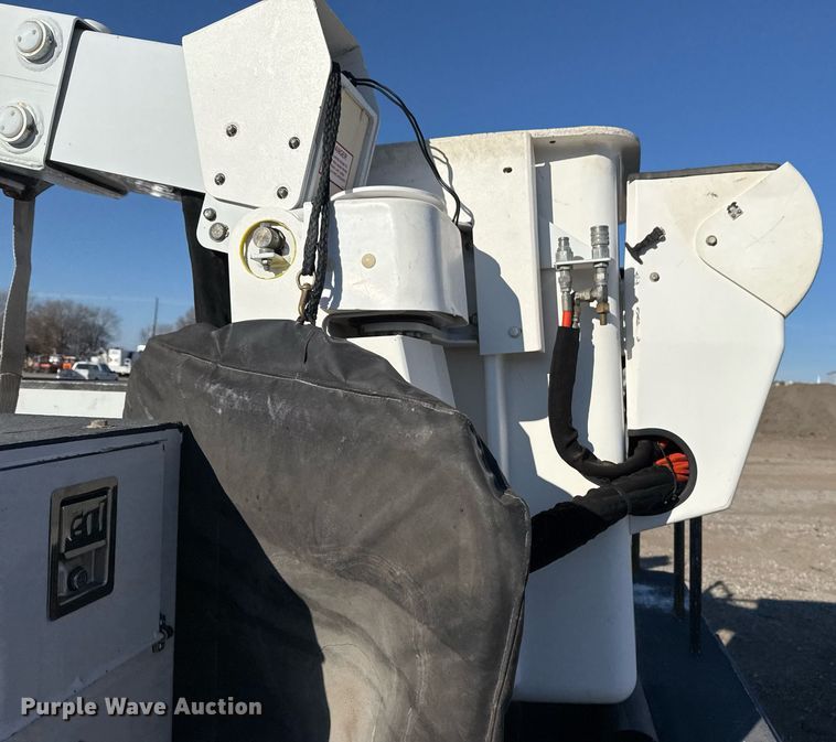 image for item EG2409 2015 Ford F550 Super Duty  SuperCab bucket truck