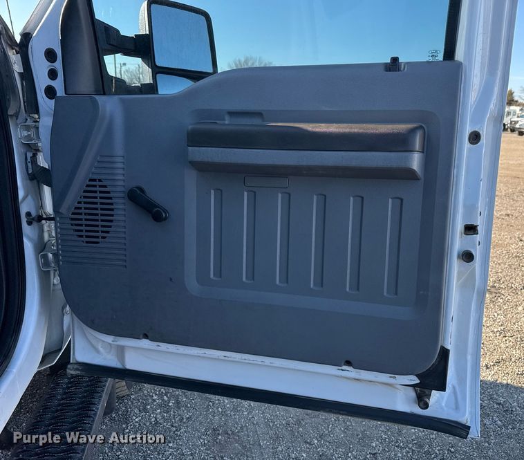 image for item EG2409 2015 Ford F550 Super Duty  SuperCab bucket truck