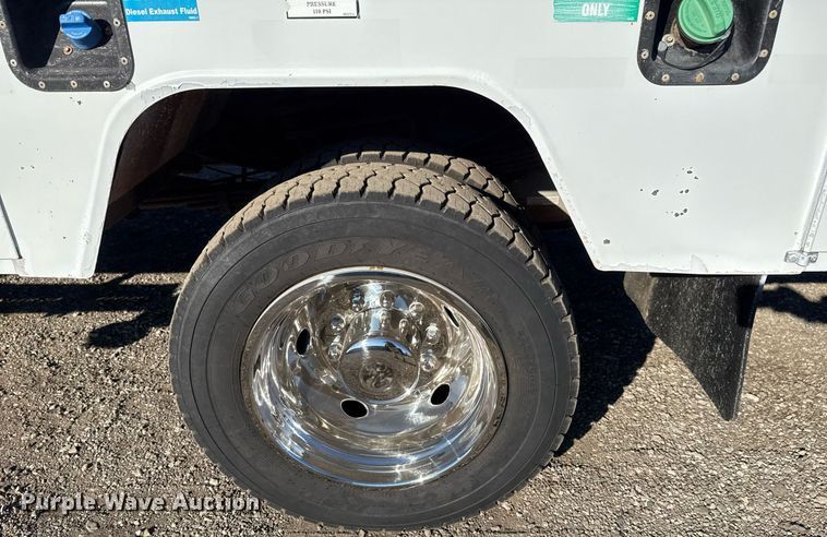 image for item EG2409 2015 Ford F550 Super Duty  SuperCab bucket truck