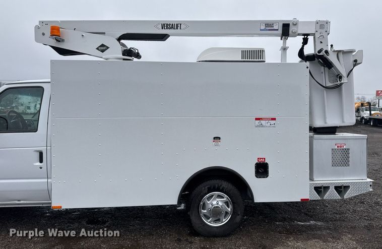 image for item EG2415 2022 Ford E350 Super Duty van with bucket lift