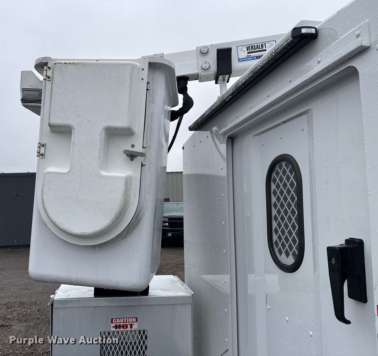 image for item EG2415 2022 Ford E350 Super Duty van with bucket lift