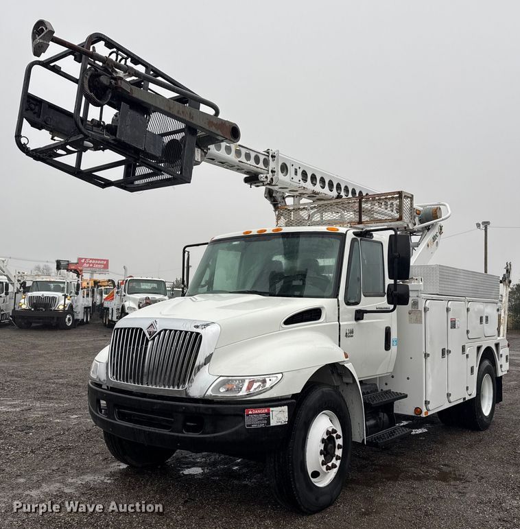 image for item EG2421 2006 International 4300 cable placer bucket truck 