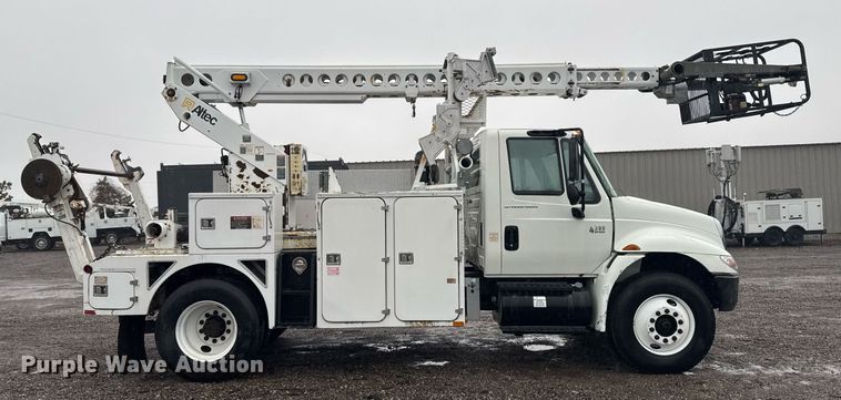 image for item EG2421 2006 International 4300 cable placer bucket truck 