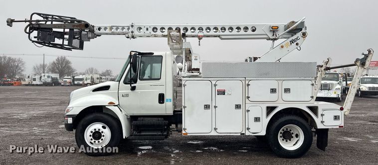 image for item EG2421 2006 International 4300 cable placer bucket truck 