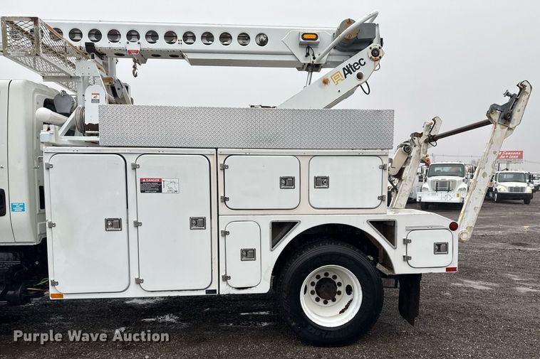 image for item EG2421 2006 International 4300 cable placer bucket truck 