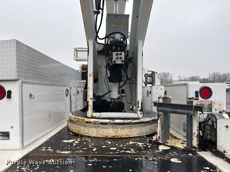 image for item EG2421 2006 International 4300 cable placer bucket truck 