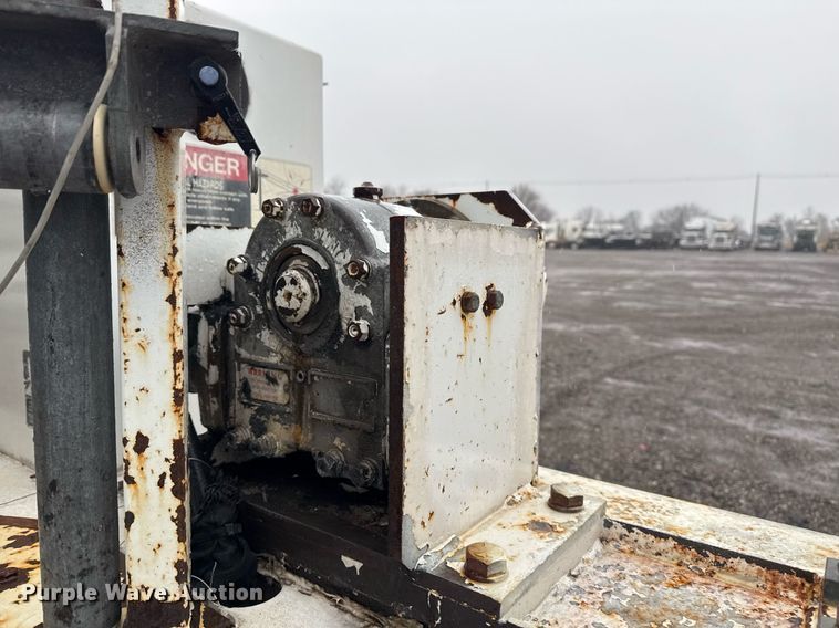 image for item EG2421 2006 International 4300 cable placer bucket truck 