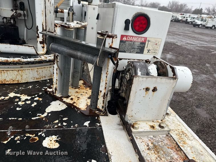 image for item EG2421 2006 International 4300 cable placer bucket truck 