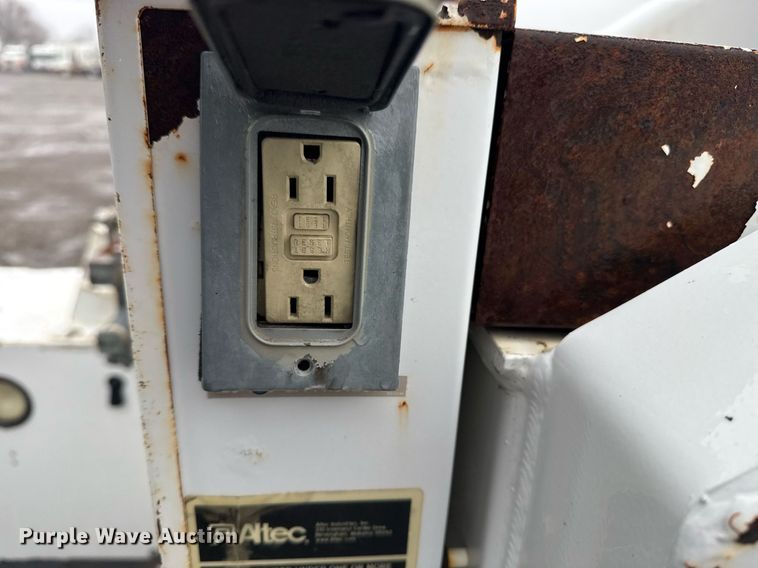 image for item EG2421 2006 International 4300 cable placer bucket truck 