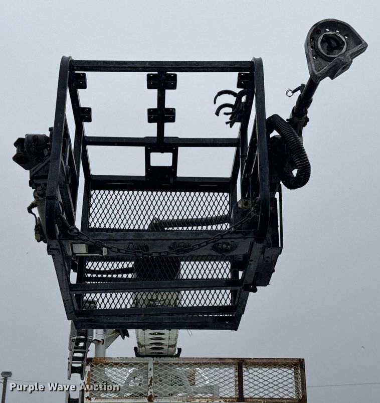 image for item EG2421 2006 International 4300 cable placer bucket truck 