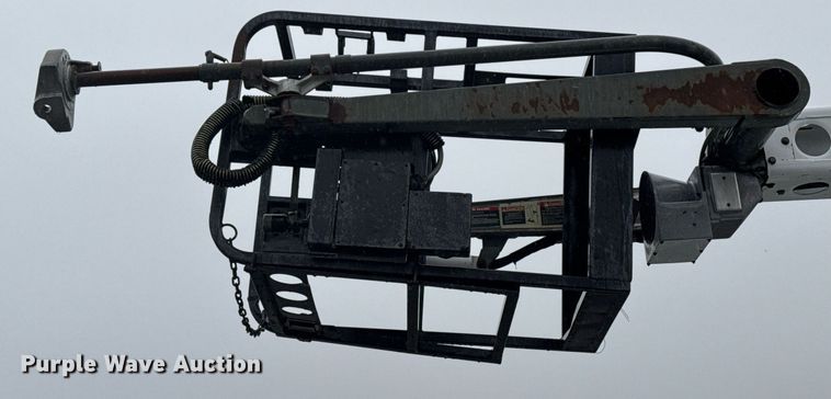 image for item EG2421 2006 International 4300 cable placer bucket truck 