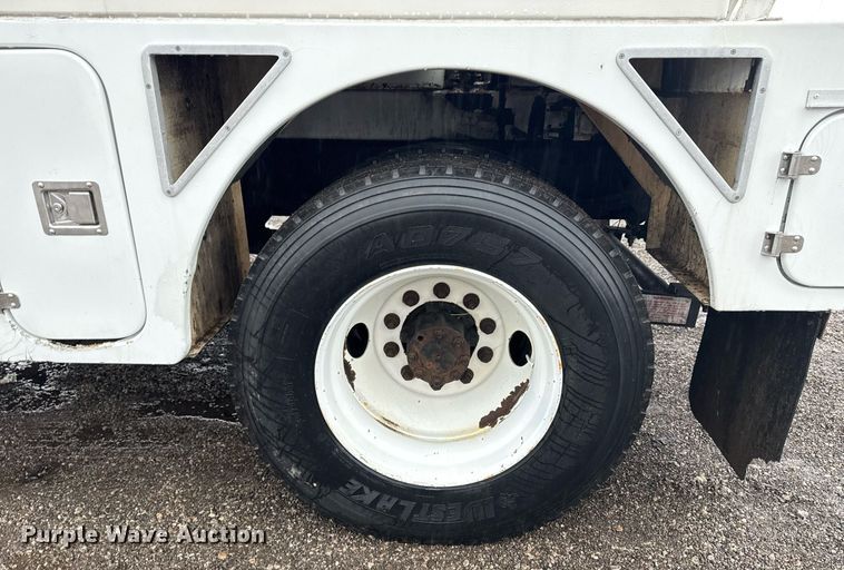 image for item EG2421 2006 International 4300 cable placer bucket truck 