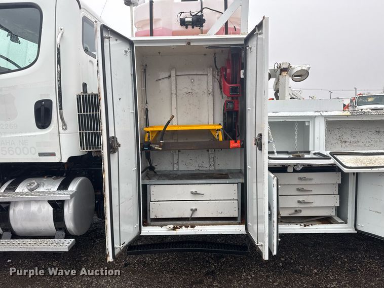 image for item EG2423 2010 Freightliner Business Class M2 crane truck