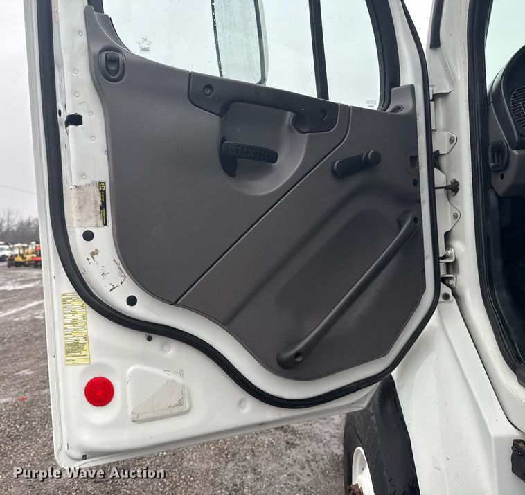 image for item EG2423 2010 Freightliner Business Class M2 crane truck