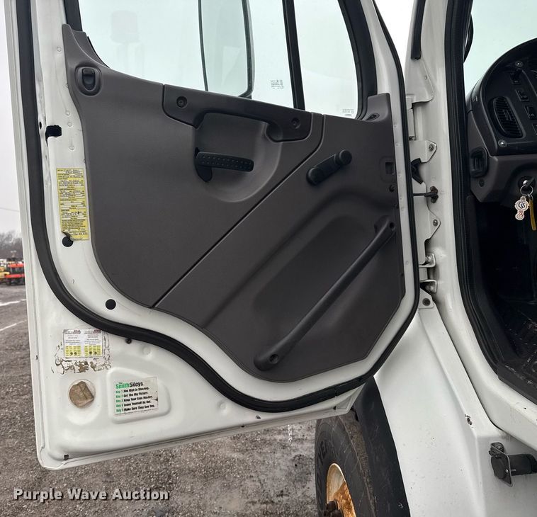 image for item EG2424 2010 Freightliner Business Class M2 crane truck