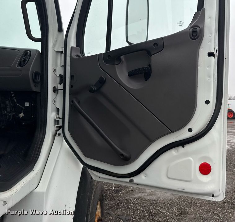 image for item EG2424 2010 Freightliner Business Class M2 crane truck