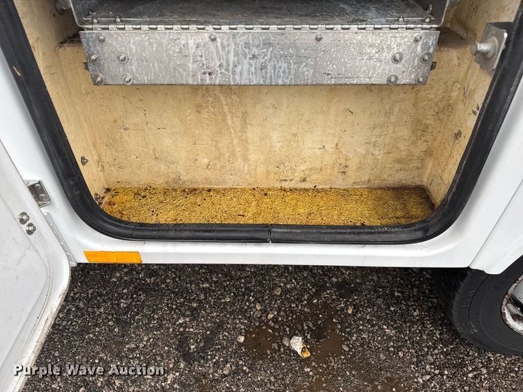 image for item EG2425 2011 Ford F350 Super Duty SuperCab utility bed pickup truck