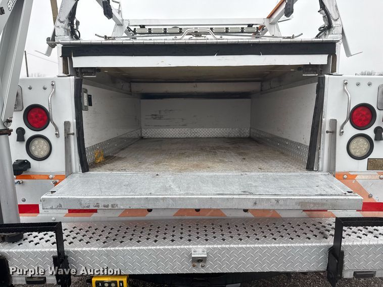 image for item EG2425 2011 Ford F350 Super Duty SuperCab utility bed pickup truck