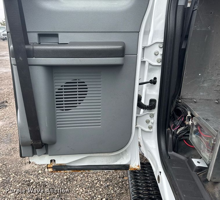 image for item EG2425 2011 Ford F350 Super Duty SuperCab utility bed pickup truck