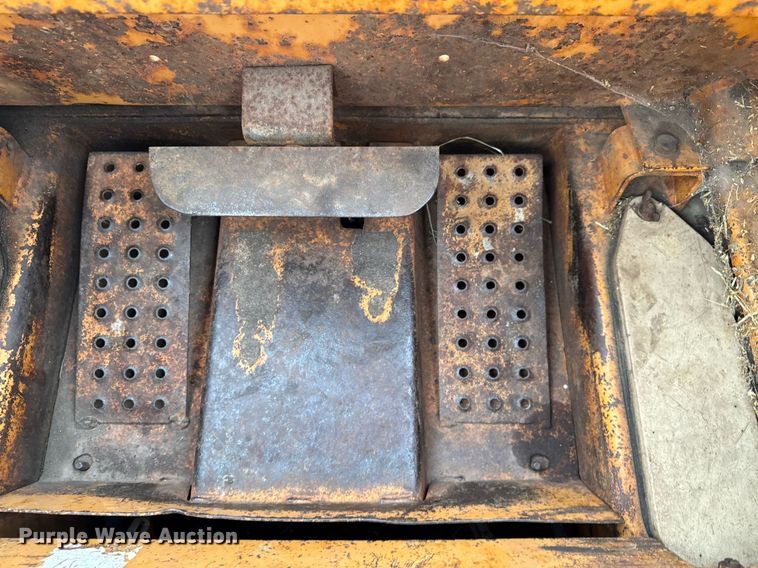 image for item EG7106 1993 Case 1840 skid steer loader