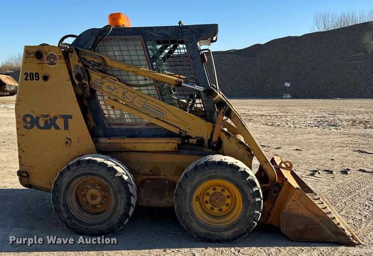 image for item EG7127 2000 Case 90XT skid steer loader