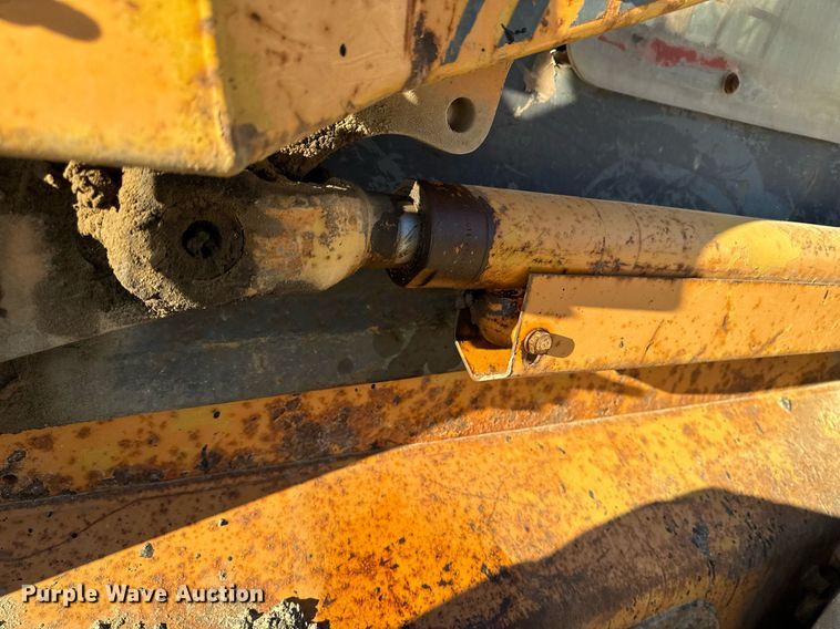 image for item EG7127 2000 Case 90XT skid steer loader