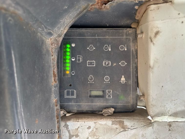 image for item EG7127 2000 Case 90XT skid steer loader