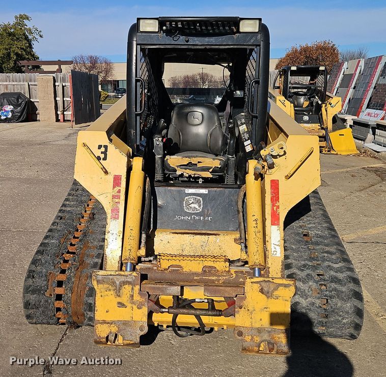 image for item EI8746 2006 John Deere CT332 tracked skid steer loader 