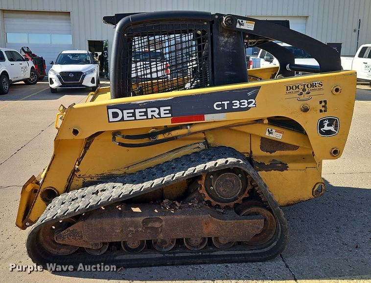 image for item EI8746 2006 John Deere CT332 tracked skid steer loader 