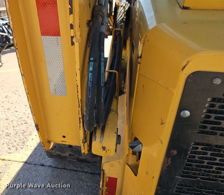 image for item EI8746 2006 John Deere CT332 tracked skid steer loader 