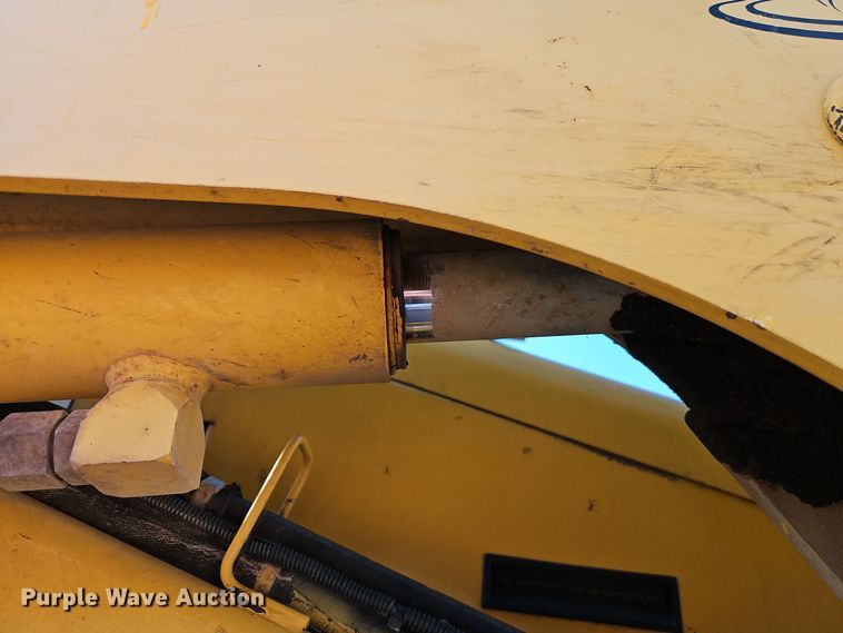 image for item EI8746 2006 John Deere CT332 tracked skid steer loader 