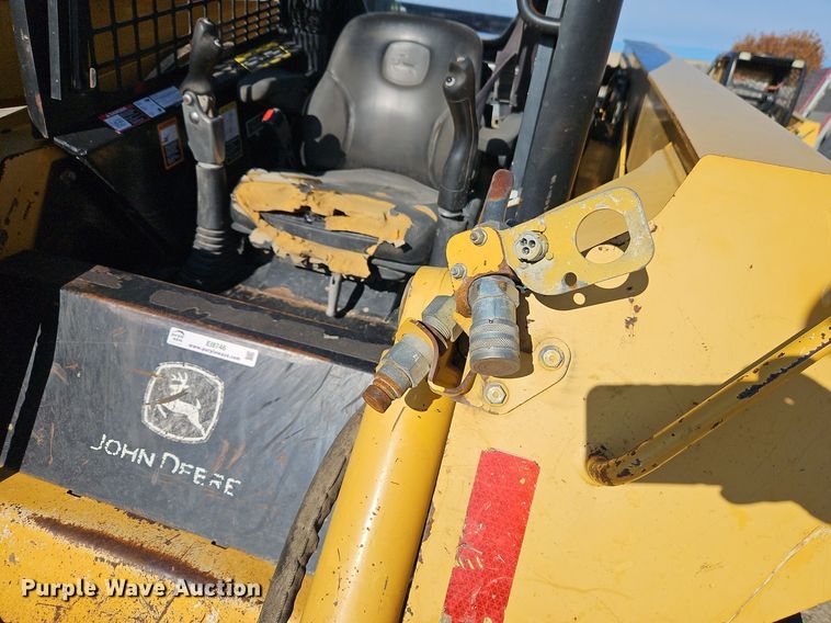 image for item EI8746 2006 John Deere CT332 tracked skid steer loader 
