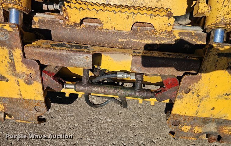 image for item EI8746 2006 John Deere CT332 tracked skid steer loader 