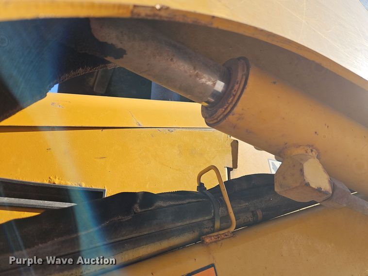 image for item EI8746 2006 John Deere CT332 tracked skid steer loader 