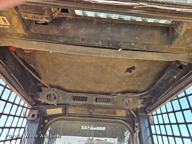 image for item EI8746 2006 John Deere CT332 tracked skid steer loader 