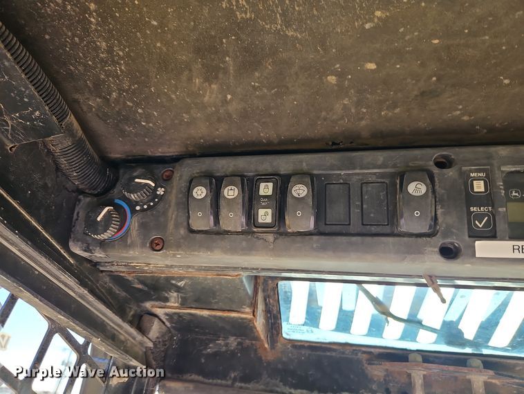 image for item EI8746 2006 John Deere CT332 tracked skid steer loader 