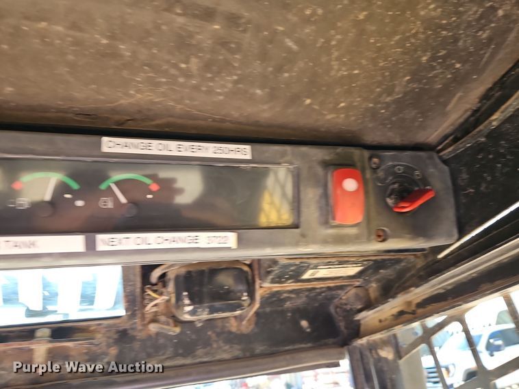 image for item EI8746 2006 John Deere CT332 tracked skid steer loader 