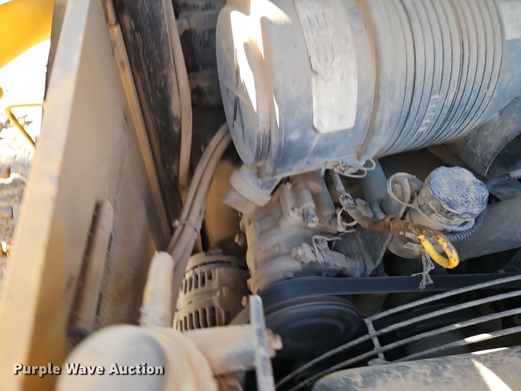 image for item EI8746 2006 John Deere CT332 tracked skid steer loader 