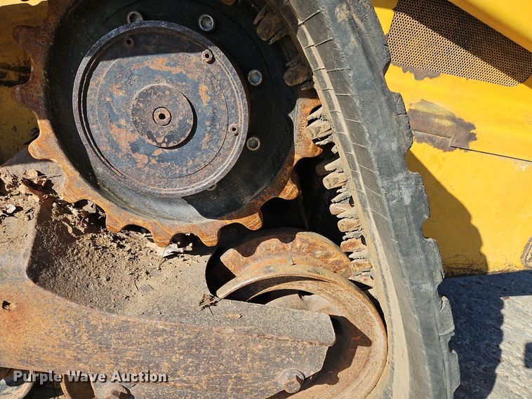 image for item EI8746 2006 John Deere CT332 tracked skid steer loader 