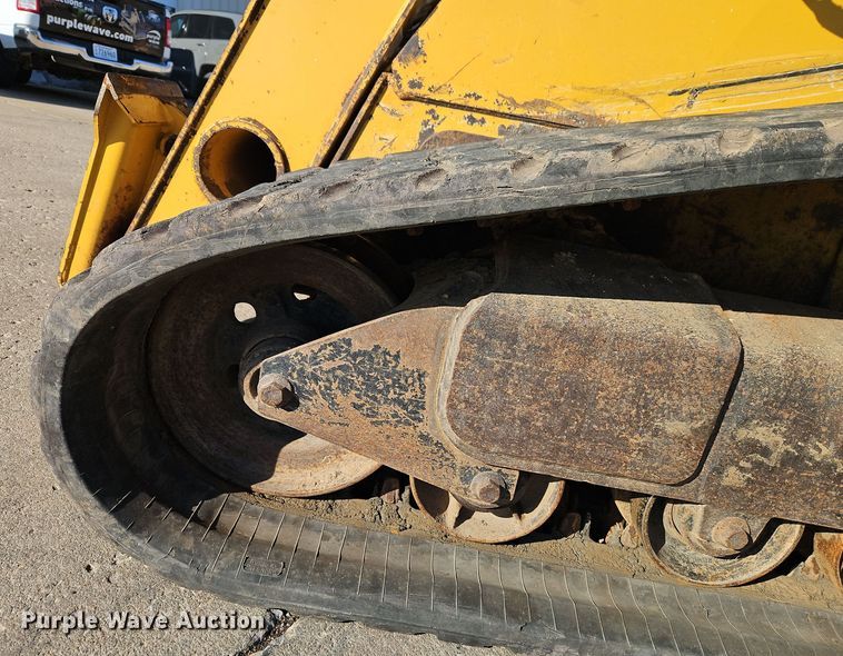 image for item EI8746 2006 John Deere CT332 tracked skid steer loader 