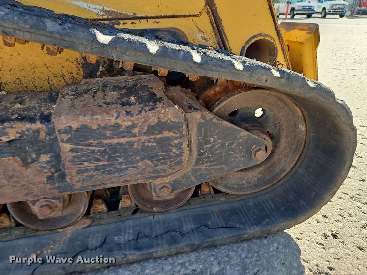 image for item EI8746 2006 John Deere CT332 tracked skid steer loader 