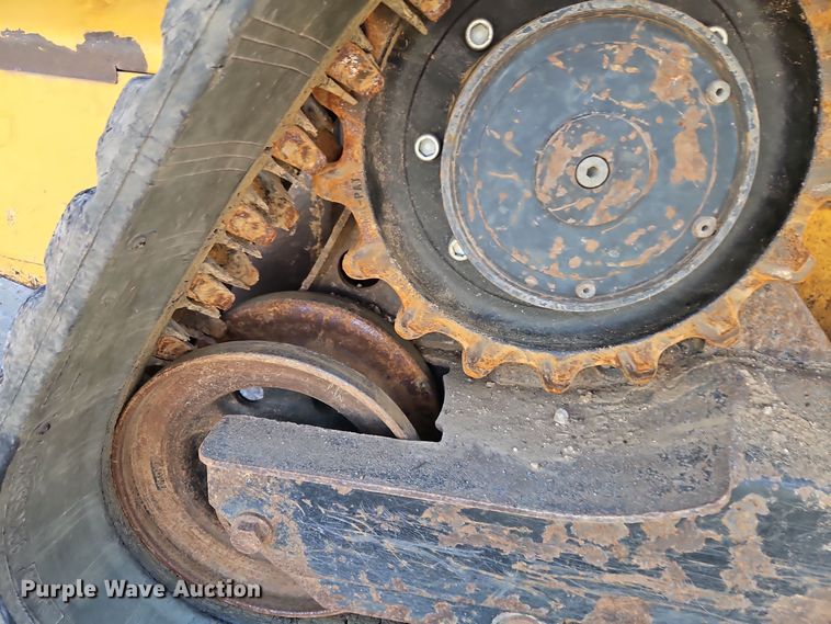 image for item EI8746 2006 John Deere CT332 tracked skid steer loader 