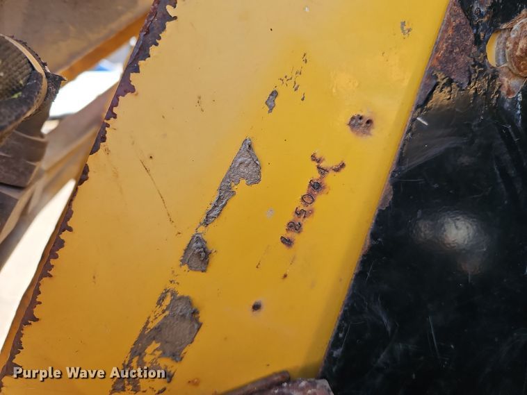 image for item EI8746 2006 John Deere CT332 tracked skid steer loader 