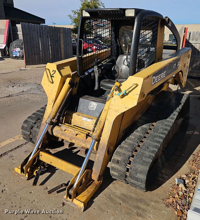 image for item EI8747 2007 John Deere CT332 tracked skid steer loader